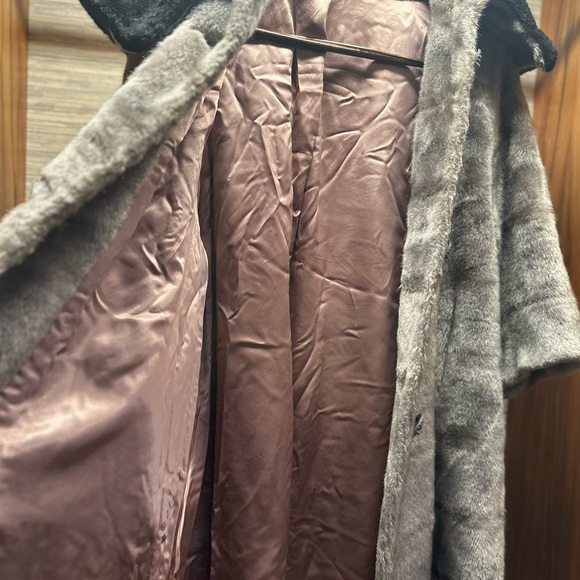Vintage faux fur coat - Picture 3 of 13
